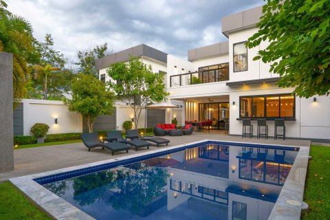 Villa à Chiang Mai, Thaïlande 4 chambres № 175540