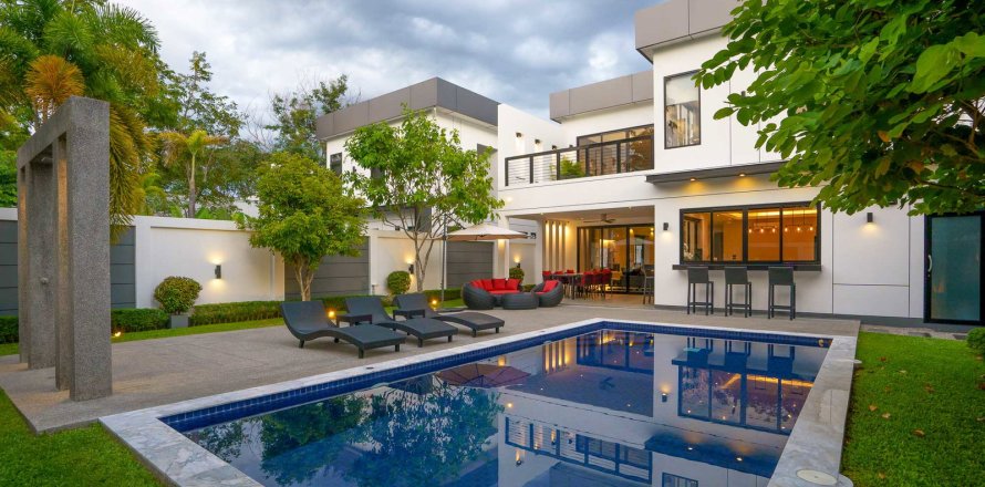 Villa à Chiang Mai, Thaïlande 4 chambres № 175540