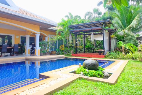 Studio on Jomtien Beach, Pattaya, Thailand № 182998