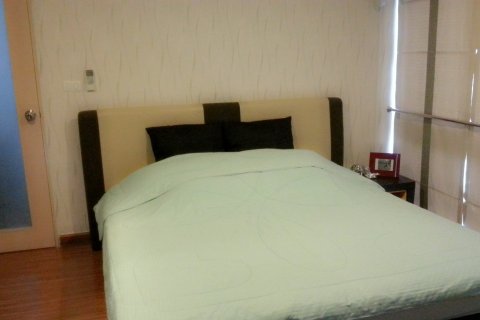 Condo in Huai Khwang, Bangkok, Thailand, 2 bedrooms № 200701 - photo 5