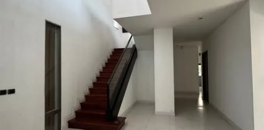 Haus in Samut Prakan, Thailand 5 Schlafzimmer № 218914
