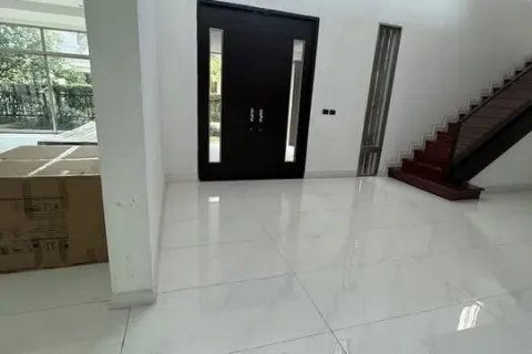 Haus in Samut Prakan, Thailand 5 Schlafzimmer № 218914 - Foto 2
