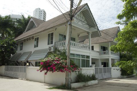 House in Hua Hin, Thailand 3 bedrooms № 155243 - photo 2