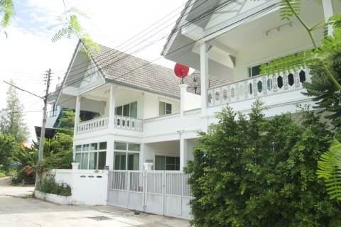 House in Hua Hin, Thailand 3 bedrooms № 155243 - photo 1