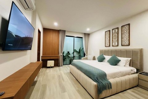 House in Phuket, Thailand 3 bedrooms № 141792 - photo 12
