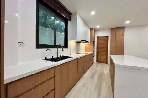 House in Phuket, Thailand 3 bedrooms № 141792 - photo 10