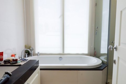 Condo in Watthana, Bangkok, Thailand, 2 bedrooms  № 160689 - photo 7