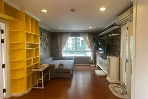 Studio in the Condo in Watthana, Bangkok, Thailand  № 160691