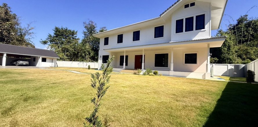 House in Hang Dong, Thailand 4 bedrooms № 160695