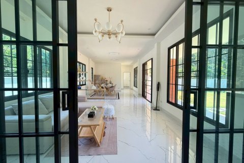 House in Hang Dong, Thailand 4 bedrooms № 160695 - photo 12