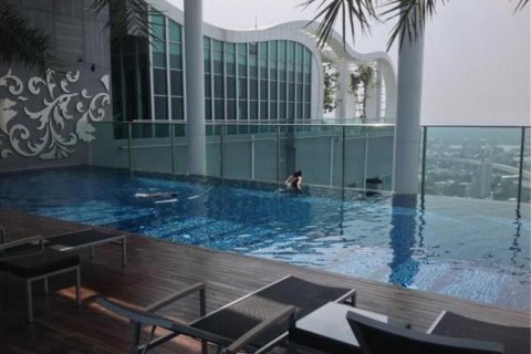 Condo in Khlong Toei, Bangkok, Thailand, 2 bedrooms  № 155254 - photo 18