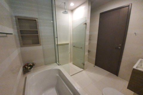 Condo à Khlong Toei, Bangkok, Thaïlande, 2 chambres № 155257 - photo 13