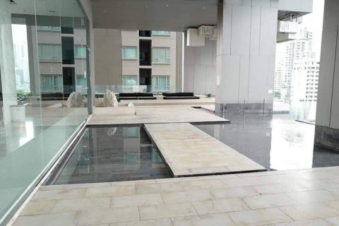 Condo à Khlong Toei, Bangkok, Thaïlande, 2 chambres № 155257 - photo 15