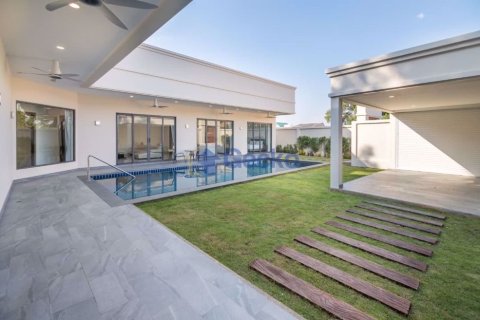 House in Pattaya, Thailand 3 bedrooms № 197250