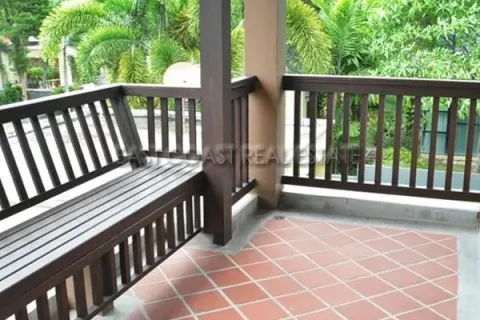Casa de 3 dormitorios en Pattaya, Tailandia № 213026 - foto 9