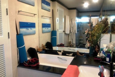 Condo in Watthana, Bangkok, Thailand, 3 bedrooms  № 158701 - photo 16