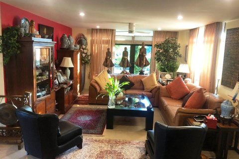 Condo in Watthana, Bangkok, Thailand, 3 bedrooms  № 158701 - photo 3