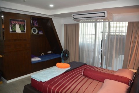 Condo in Watthana, Bangkok, Thailand, 3 bedrooms  № 158700 - photo 11
