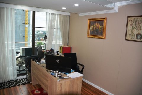 Condo in Watthana, Bangkok, Thailand, 3 bedrooms  № 158700 - photo 15