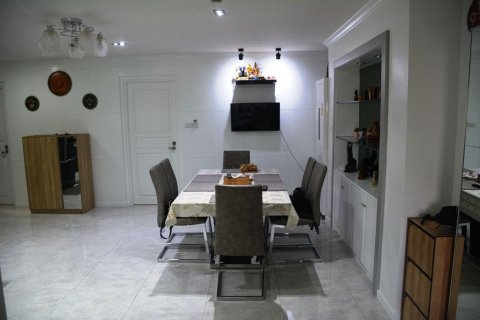 Condo in Watthana, Bangkok, Thailand, 3 bedrooms  № 158700 - photo 8