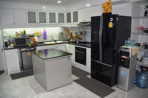 Condo in Watthana, Bangkok, Thailand, 3 bedrooms  № 158700 - photo 10