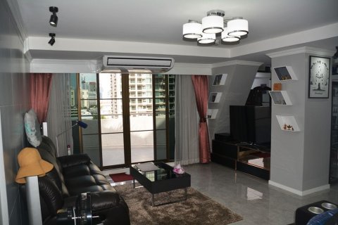 Condo in Watthana, Bangkok, Thailand, 3 bedrooms  № 158700 - photo 5