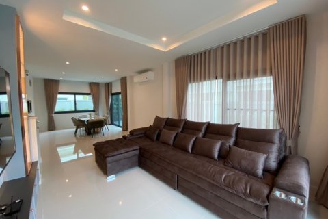 Villa in Hua Hin, Thailand 4 bedrooms № 205678 - photo 5