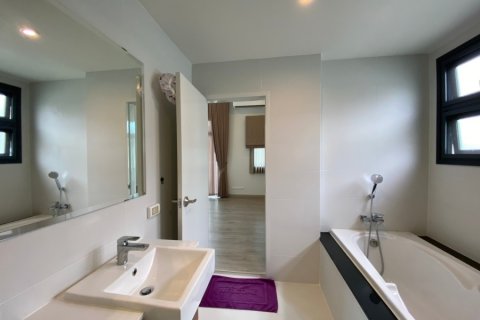 Villa in Hua Hin, Thailand 4 bedrooms № 205678 - photo 20