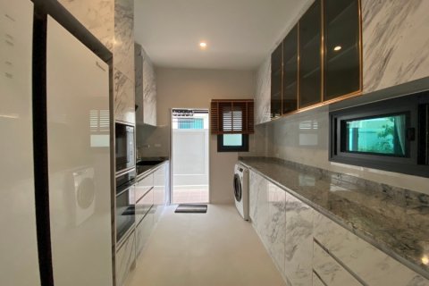 Villa in Hua Hin, Thailand 4 bedrooms № 205678 - photo 11