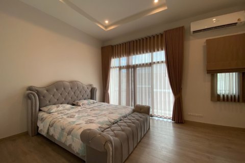 Villa in Hua Hin, Thailand 4 bedrooms № 205678 - photo 17