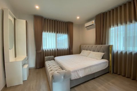 Villa in Hua Hin, Thailand 4 bedrooms № 205678 - photo 25