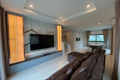 Villa in Hua Hin, Thailand 4 bedrooms № 205678 - photo 4