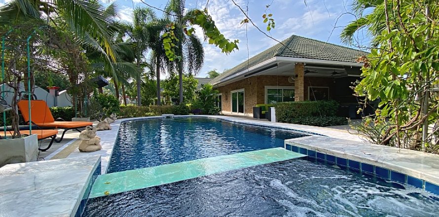Villa in Hua Hin, Thailand 4 bedrooms № 205679