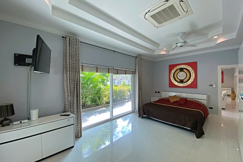 Villa in Hua Hin, Thailand 4 bedrooms № 205679 - photo 24