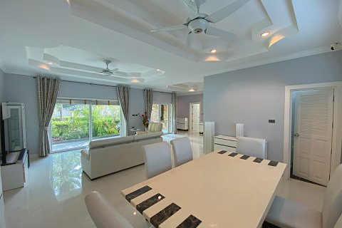 Villa in Hua Hin, Thailand 4 bedrooms № 205679 - photo 16