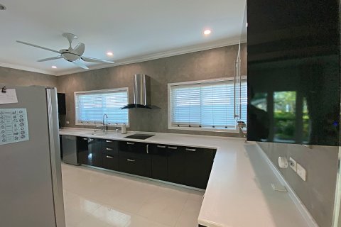 Villa in Hua Hin, Thailand 4 bedrooms № 205679 - photo 18