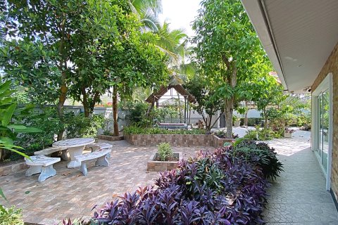 Villa in Hua Hin, Thailand 4 bedrooms № 205679 - photo 12