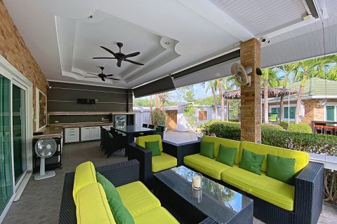 Villa in Hua Hin, Thailand 4 bedrooms № 205679 - photo 8
