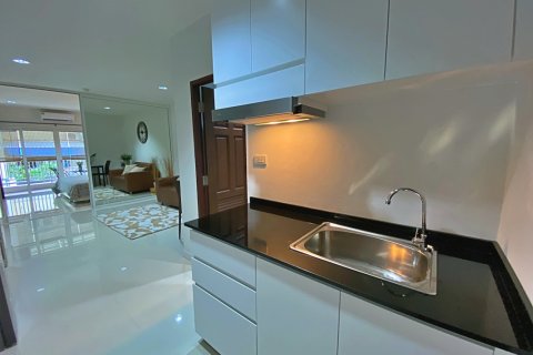 Condo in Hua Hin, Thailand, 1 bedroom № 205677 - photo 2