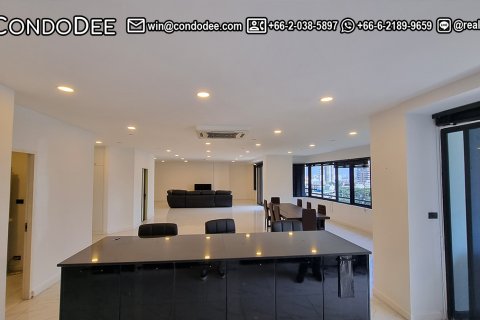 Condo in Watthana, Bangkok, Thailand, 3 bedrooms № 200884 - photo 2