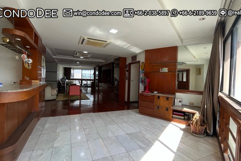 Condo in Khlong Toei, Bangkok, Thailand, 3 bedrooms № 200889 - photo 6