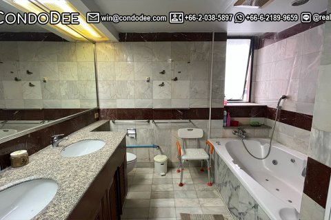 Condo in Khlong Toei, Bangkok, Thailand, 3 bedrooms № 200889 - photo 8