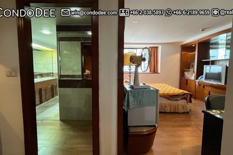 Condo in Khlong Toei, Bangkok, Thailand, 3 bedrooms № 200889 - photo 2