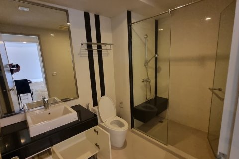 Condo in Bangkok, Thailand, 2 bedrooms № 200883 - photo 6