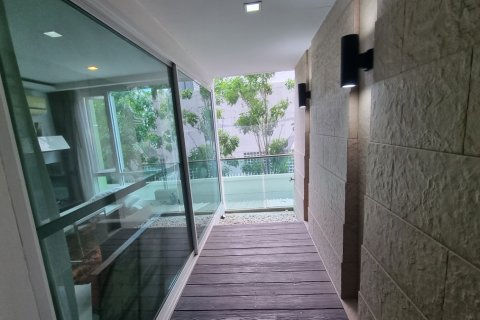 Condo in Bangkok, Thailand, 2 bedrooms № 200883 - photo 4