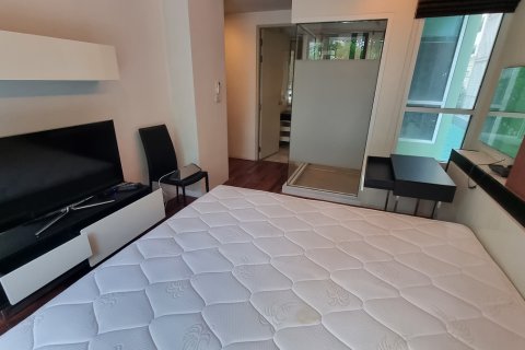 Condo in Bangkok, Thailand, 2 bedrooms № 200883 - photo 3