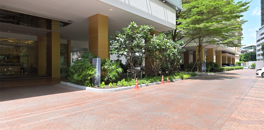 Condo in Bangkok, Thailand, 3 bedrooms  № 189980