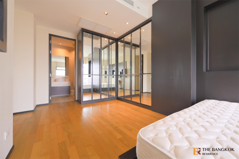 Condo in Bangkok, Thailand, 3 bedrooms № 189975 - photo 2