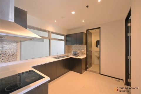 Condo in Bangkok, Thailand, 3 bedrooms № 189975 - photo 4