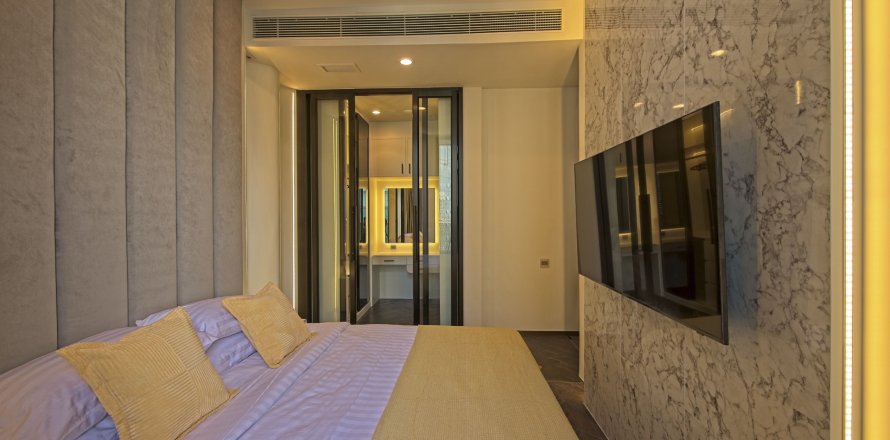 Condo in Khlong Toei, Bangkok, Thailand, 2 bedrooms  № 158225